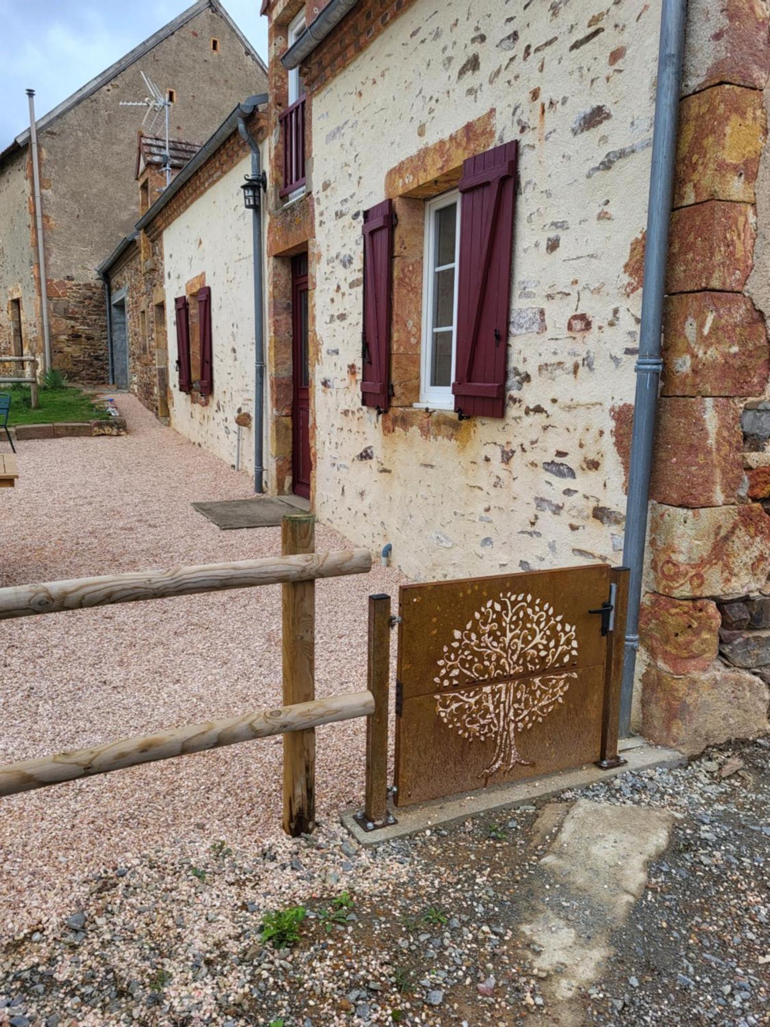 Gite Au Centre De La France Vesdun Exterior foto